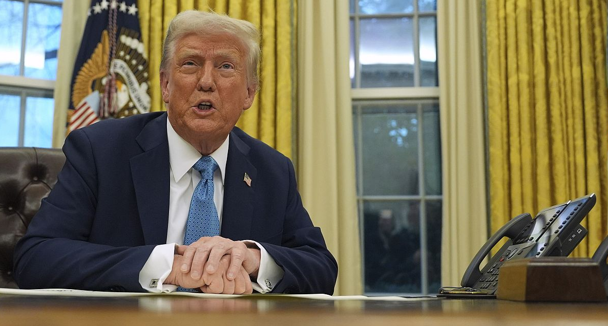 Трамп погрожує скерувати агентів ICE до аеропортів